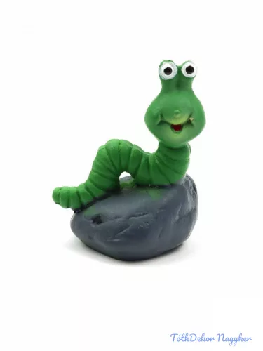 Kukac figura kövön