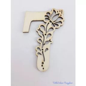 Díszes natúr lézervágott fa szám 6,5x5cm - 7