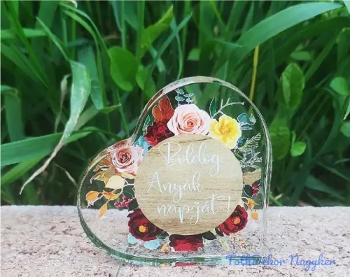 Kis plexi szív  Boldog anyák napját 6,6x6,6cm - Barna