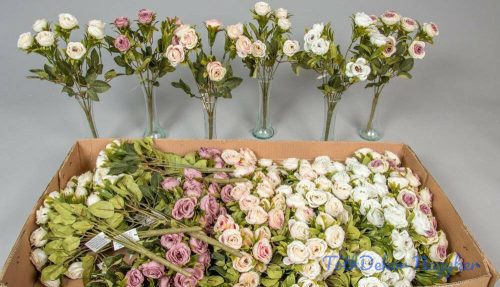 Rózsa 7 ágú selyemvirág csokor zöld díszítővel világos színekben 38 cm