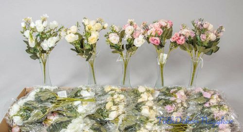 Rózsa 10 fejes selyemvirág csokor díszítőkkel 29 cm 