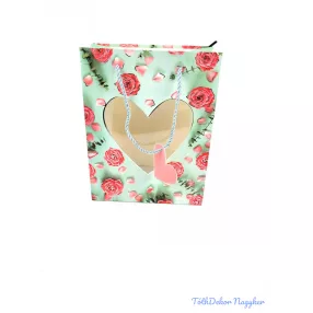 Ajándéktáska 18x23x10 cm - Szív ablakos A