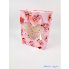 Ajándéktáska 18x23x10 cm - Szív ablakos D