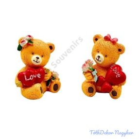 Ülő maci szívvel 6x6cm