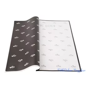   Fólia ív 56x56cm 20db/cs - Fehér alapon szivecskés - Fekete