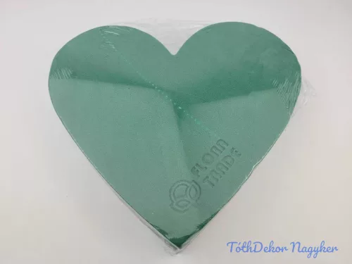 Tűzőhab szív forma fa alapon - Teli 30 cm