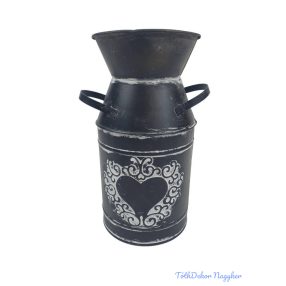 Fekete inda és szívmintás bádog kanna