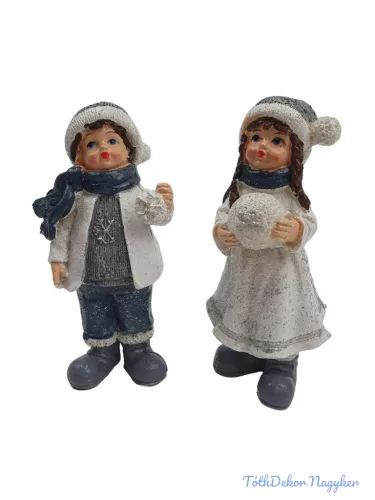 Kék sálas téli figura hógolyóval