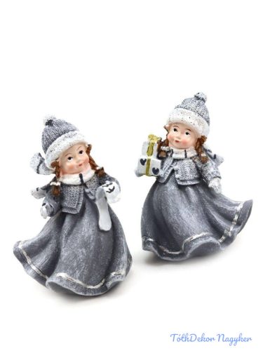 Szürke ruhás téli lány figura 9,5cm