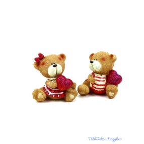 Piros-fehér ruhás maci figura kb 7cm