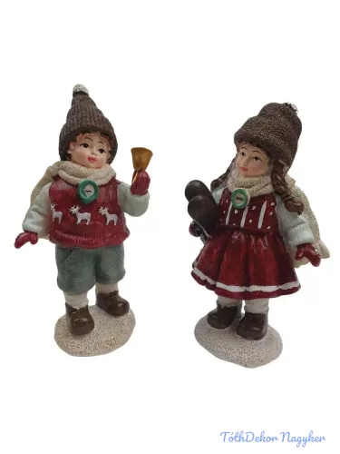 Bordó ruhás téli figura