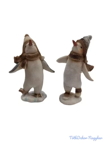 Barna kötött sapkás pingvin figura