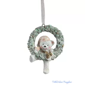 Akasztós fehér maci koszorúban figura