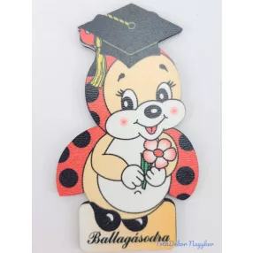   Cuki piros pöttyös katica tábla ballagó kalapban - Feliratos