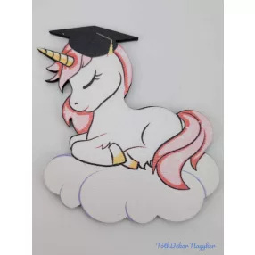 Felhőn ülő unikornis tábla ballagó kalapos