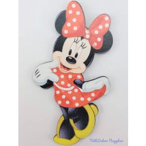 Minnie piros pöttyös ruhában és masnival tábla