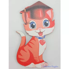 Vörös nagy cica tábla ballagó kalapban