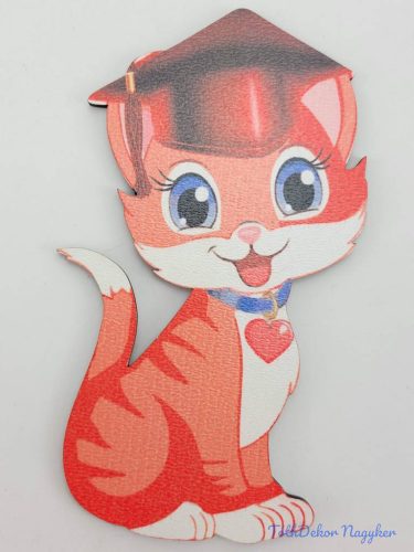 Vörös nagy cica tábla ballagó kalapban