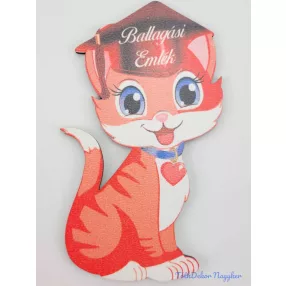 Vörös nagy cica tábla ballagó kalapban - Feliratos